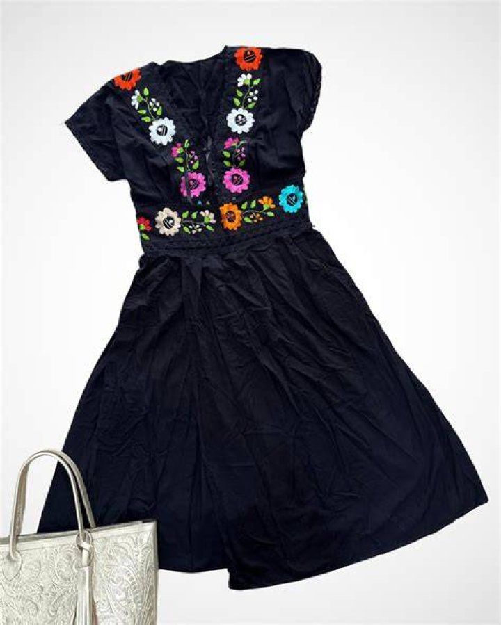 : Vestido bordado cinturón : Vestido bordado cinturón