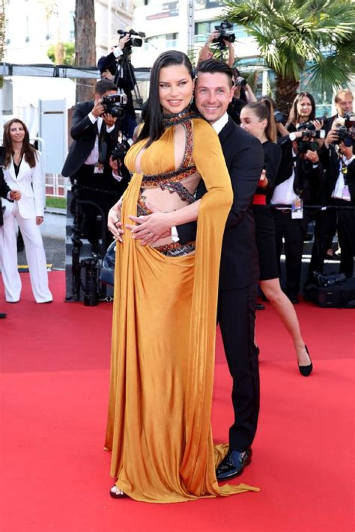 Victoria's Secret model Adriana Lima gives birth to baby boy named Cyan