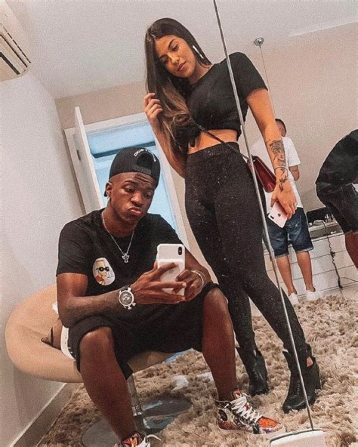 Vinicius Jr. assume namoro com exparticipante de reality show "Te amo