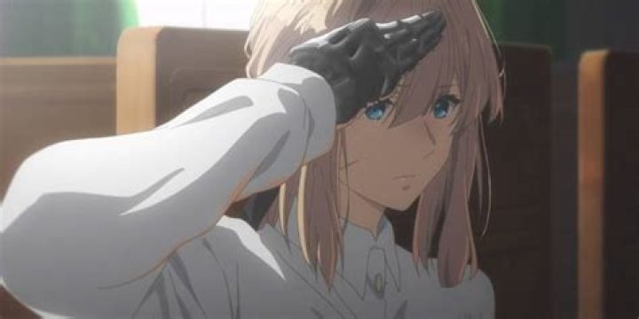 Violet Evergarden saluting