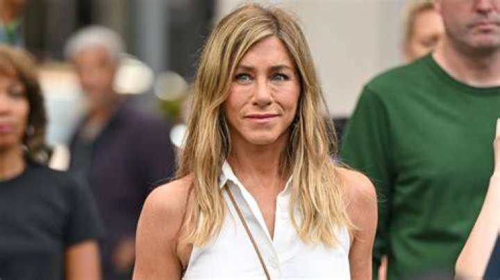 Watch Jennifer Aniston's Breasts Quadruple in Size in 45 Seconds!