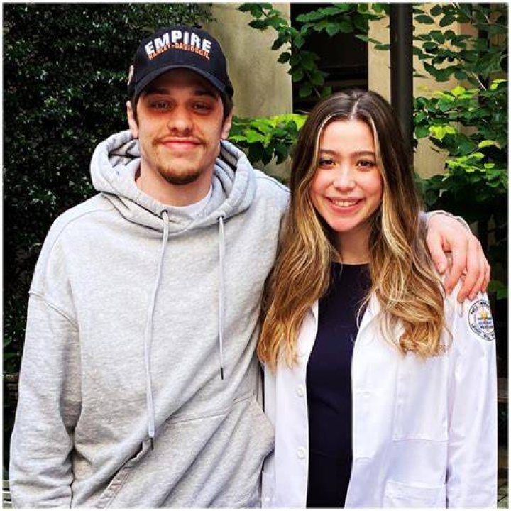 What does Pete Davidson sister do for a living? What does Pete Davidson sister do for a living?