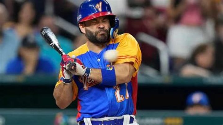 What Happened To Altuve? Why Did They Take Altuve Out Of The Game?
