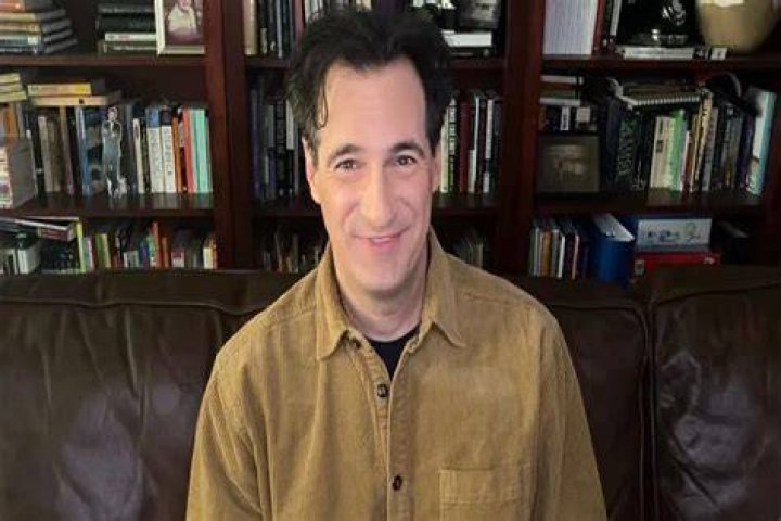 What happened to Carl Azuz from CNN 10 and Why did he leave? His bio, age, net worth