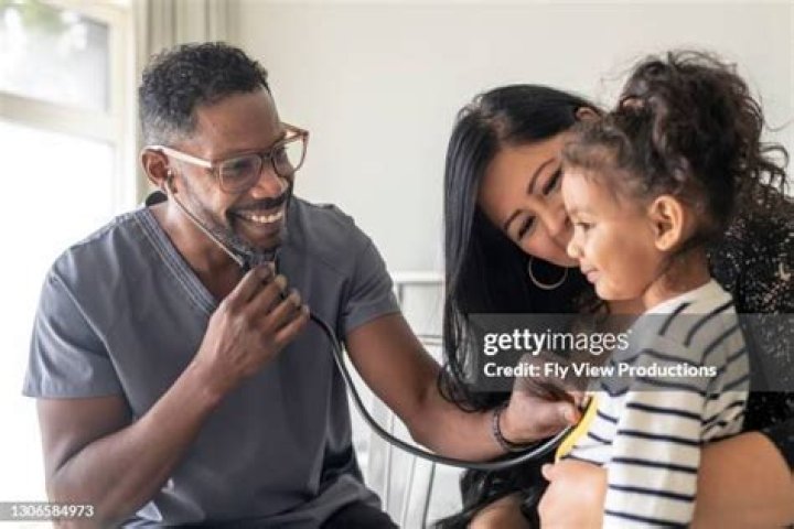 what kind of doctor is genae angelique crump?