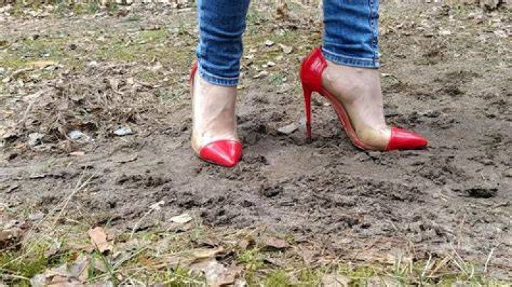 When High Heels Get Stuck: The Instagram Chronicles