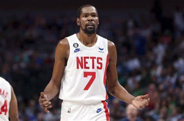 “When Was the Last Time You Did a Calf Raise”: Kevin Durant Was Hilariously
Reprimanded by NFL Superstar’s Bodybuilding Father for Skinny Legs in 2022