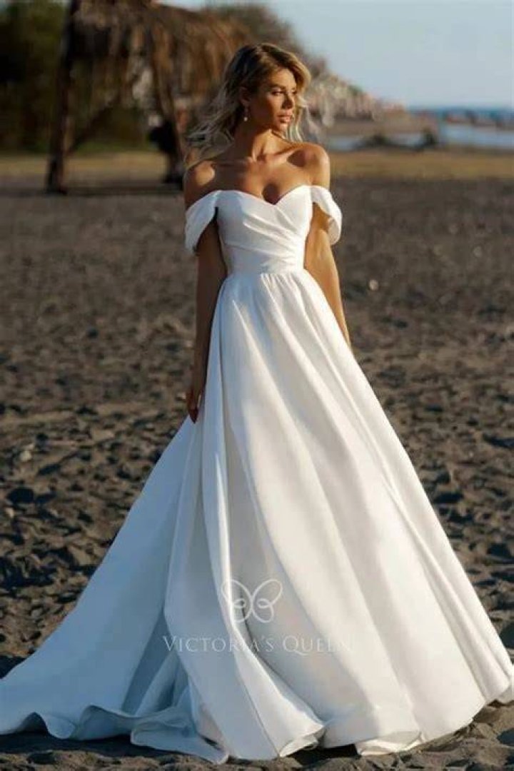 White, Clothing, Dress, Shoulder, Wedding dress, Gown, Bridal clothing, Fashion, Room, Bride, 