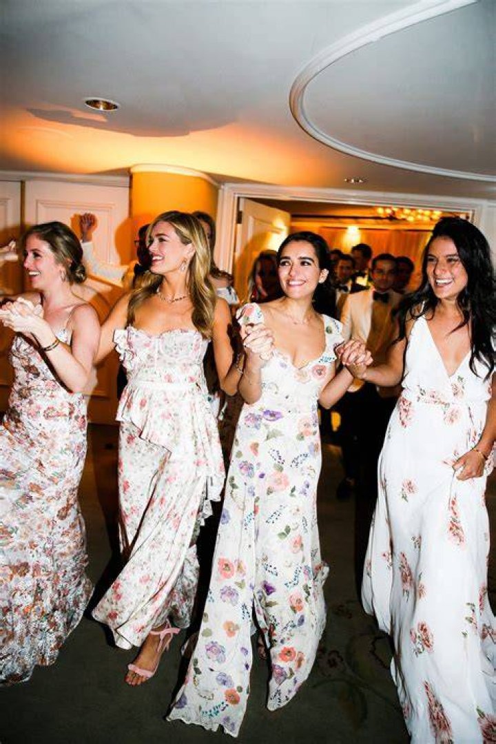 Who Is Meggie Kempner aka DeuxMoi? Her Bio, Net Worth, Grandmother