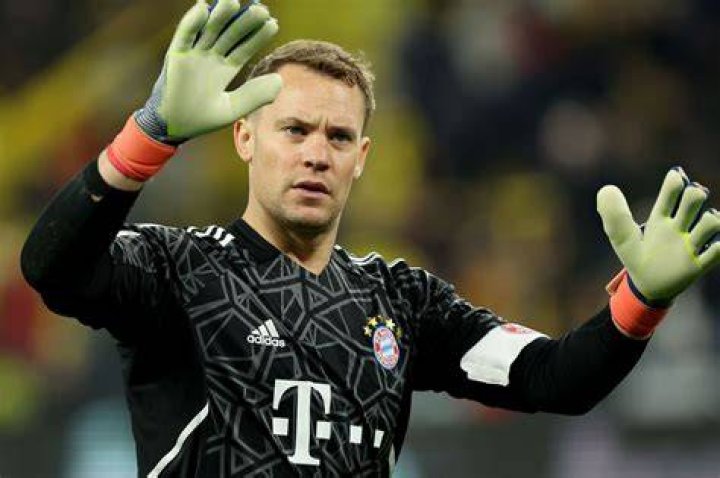 Who is Neuer's wife?