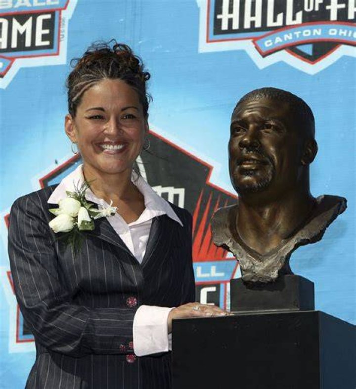 Who Is Sara White, Reggie White Wife? High School Love Story