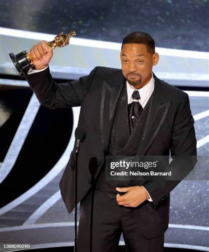 Will Smith accepts the Actor in a Leading Role award