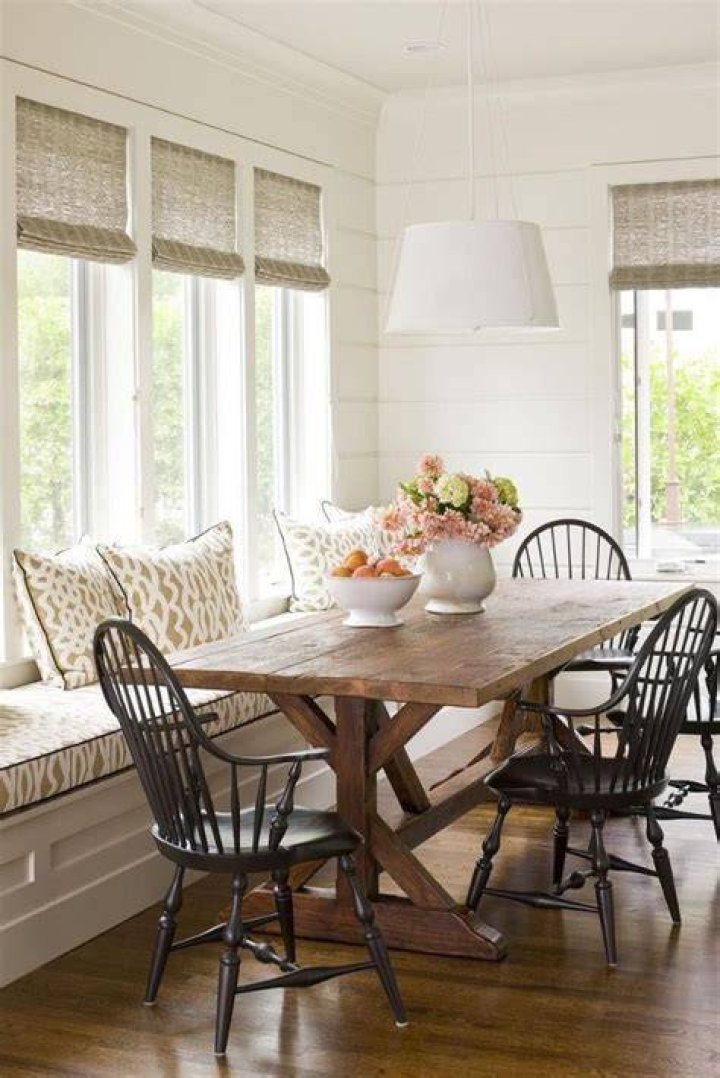 Windowed kitchen with eat-in area