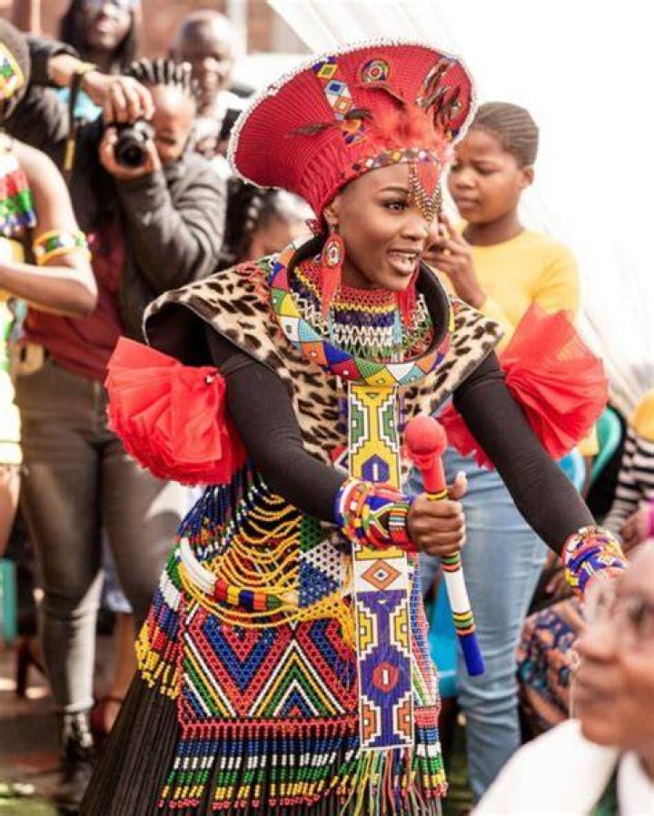 Woman’s Inspirational Zulu Dance at US Graduation Fills South Africans With Pride: “Maskandi to The World”