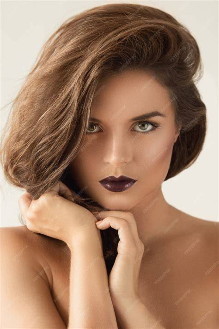 Woman with luxurious hair 