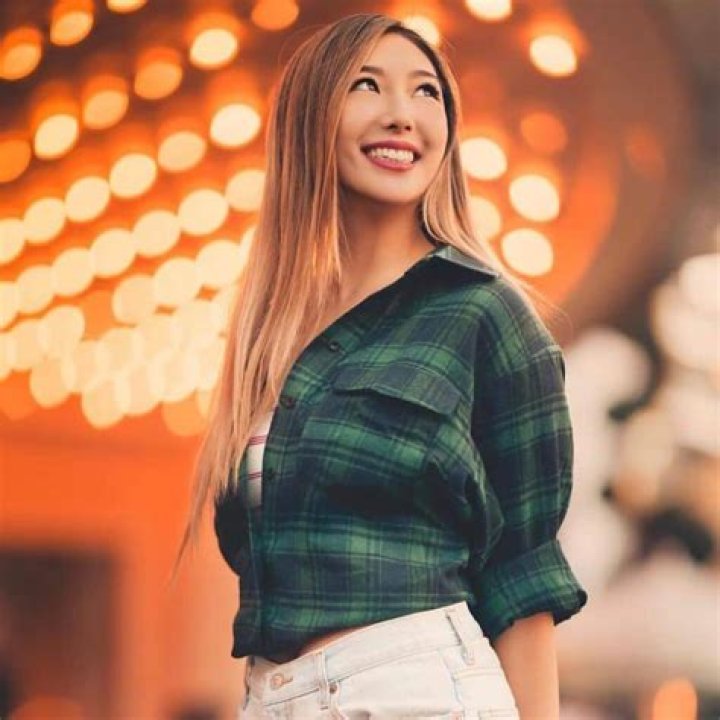 xChocoBars Net Worth How Much Money She Makes On Twitch & YouTube