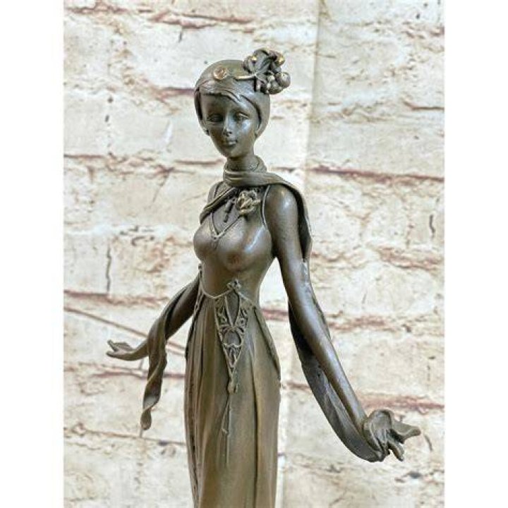 Yellow, Fashion, Art, Sculpture, Statue, Illustration, Costume, Fictional character, Yellow, Fashion, Art, Sculpture, Statue, Illustration, Costume, Fictional character,