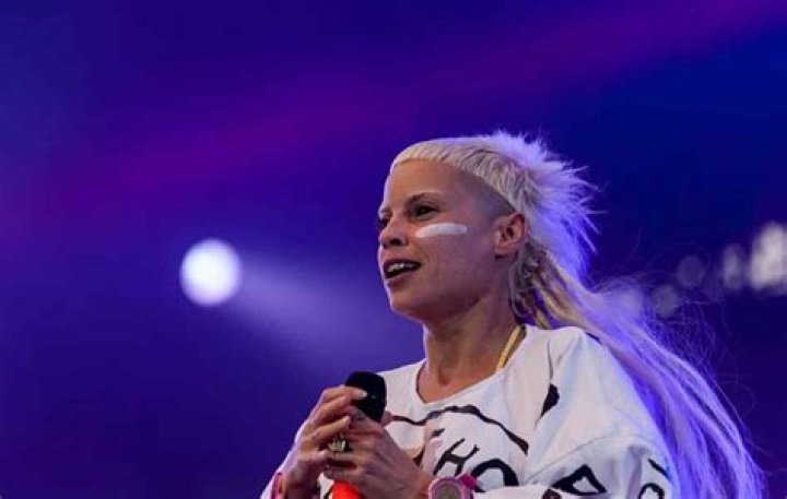 Yolandi Visser height