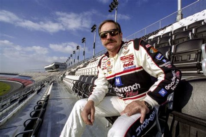 “You Don’t Tell a 7-Time Winston Cup Champion How to Drive” – Former NASCAR
Driver Steve Park Recalls Hilarious Dale Earnhardt-Electric Fence Incident