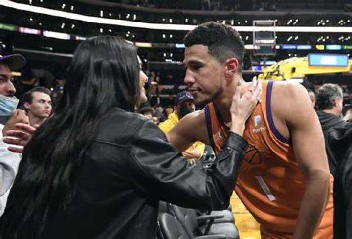 “You’re Dating the Ugliest One!”: Bulls Fan Insults Devin Booker With Ugly Dig
at Kendall Jenner