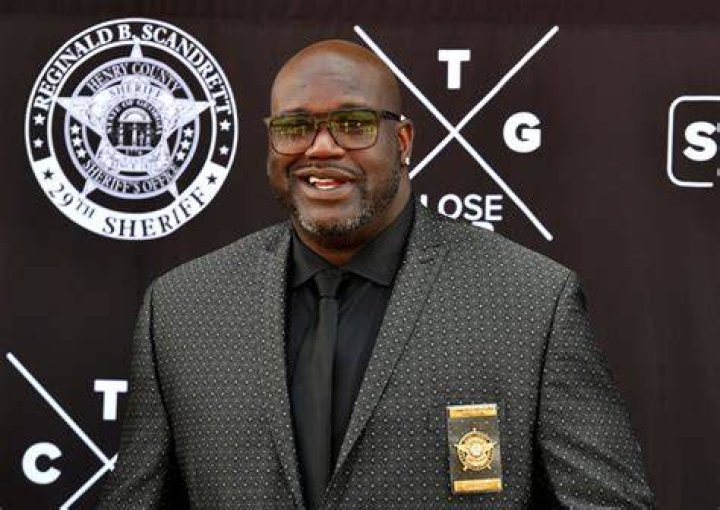 “You’re Not Married, Are You?”: Despite Jennifer Hudson’s Dazzling Presence,
Shaquille O’Neal Kisses LA’s Finest Woman on Air
