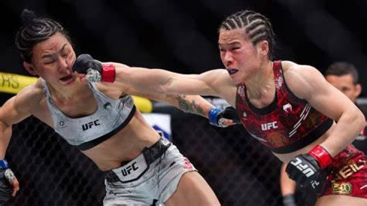 Zhang Weili vs Yan Xiaonan for Strawweight Title