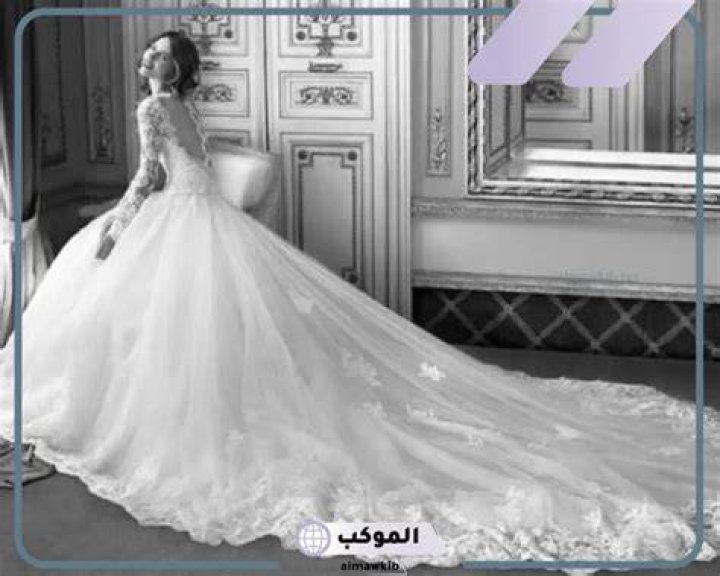 تفسير رؤية البحث عن فستان في المنام